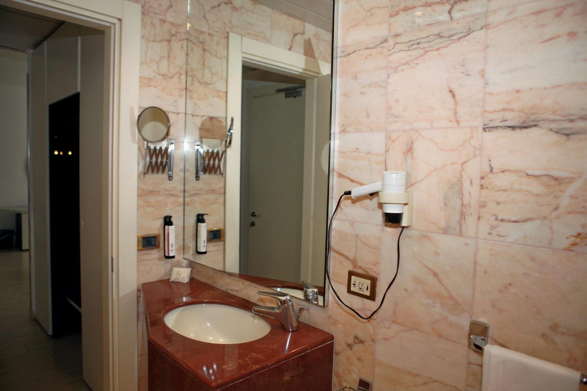 Mediterraneo Palace Hotel Ragusa Esterno foto