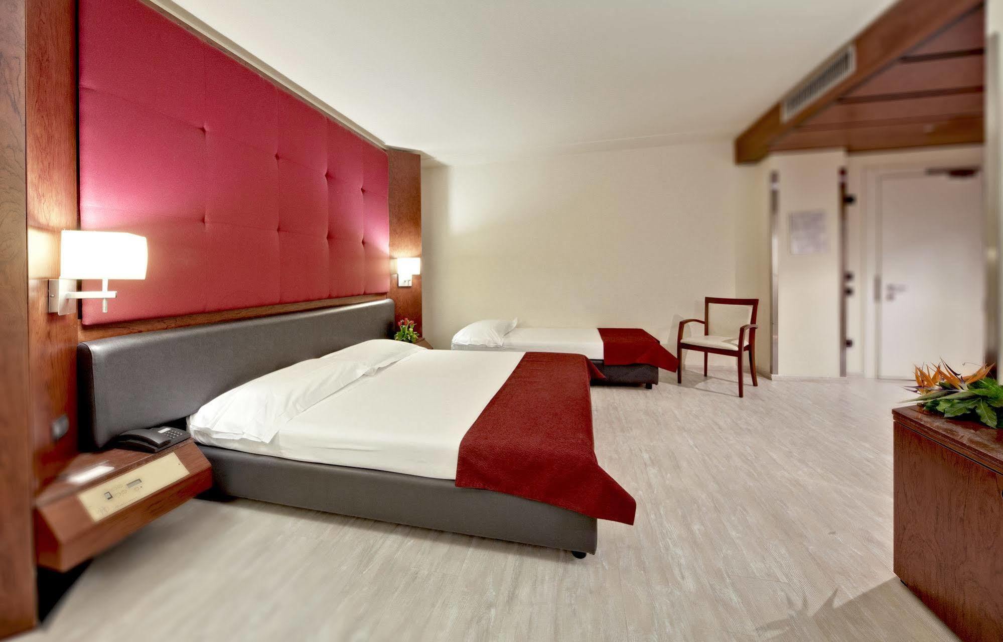 Mediterraneo Palace Hotel Ragusa Esterno foto
