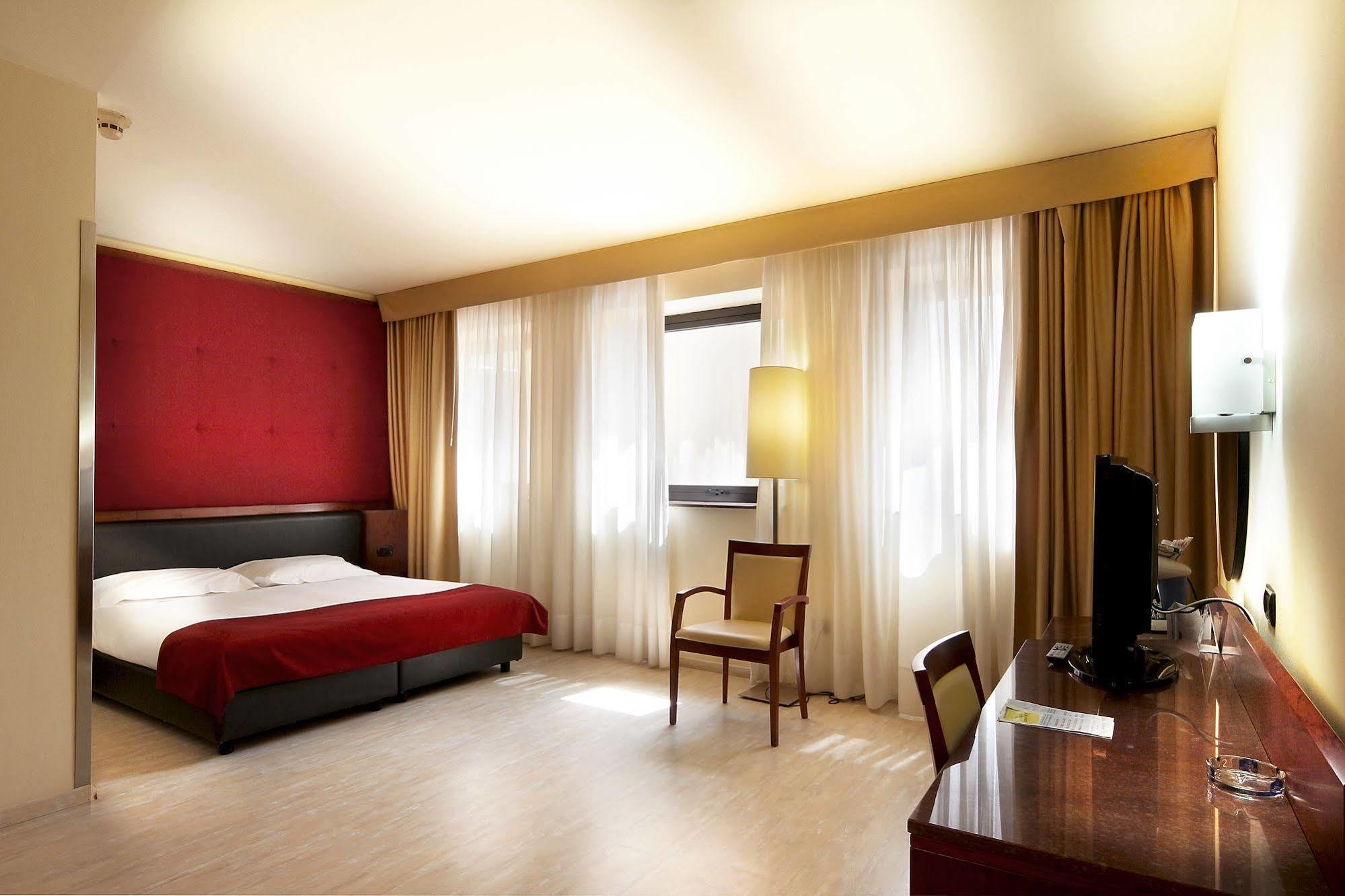 Mediterraneo Palace Hotel Ragusa Esterno foto