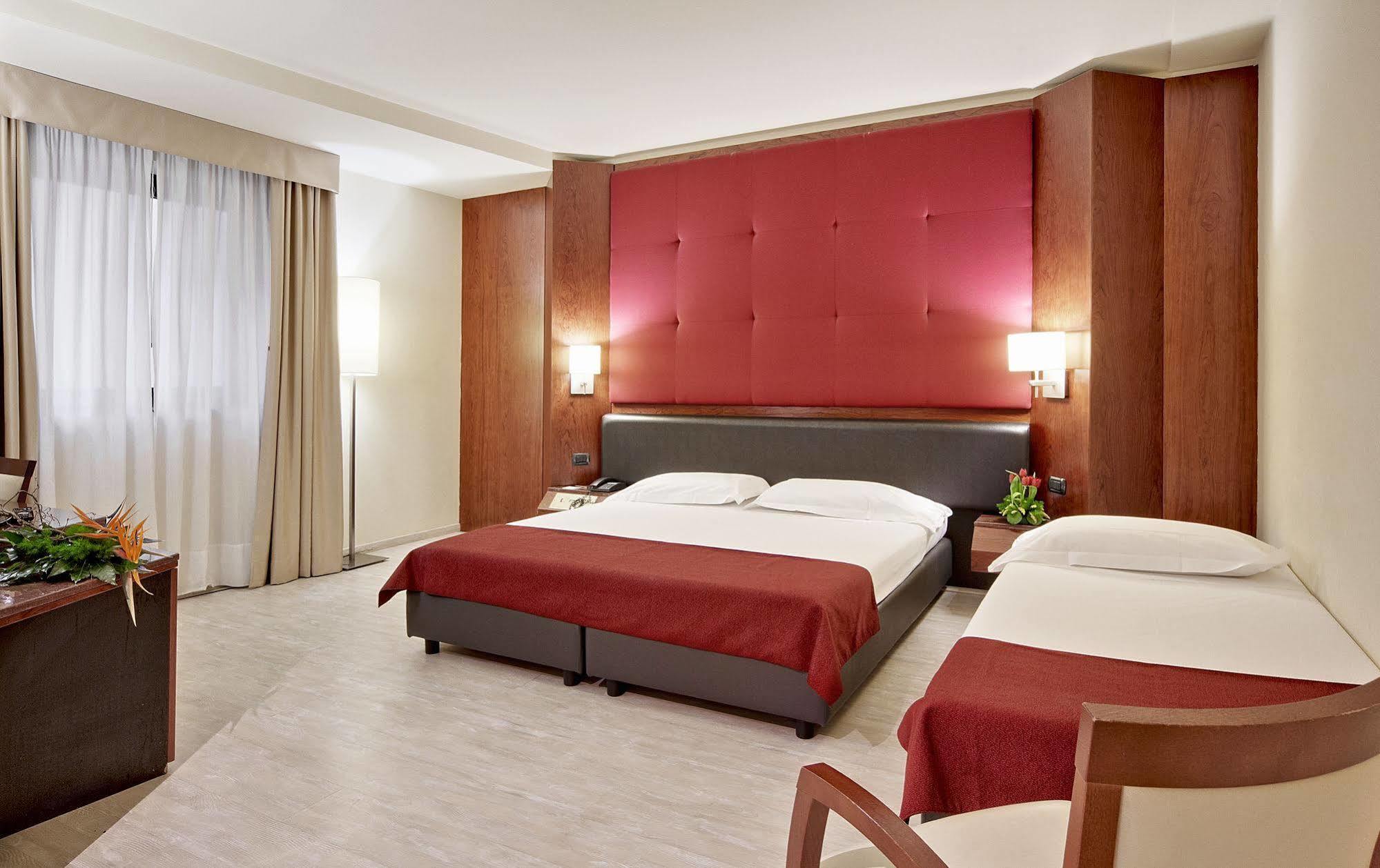 Mediterraneo Palace Hotel Ragusa Esterno foto